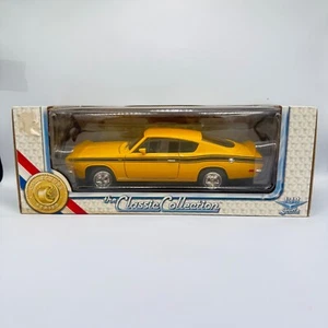 1969 PLYMOUTH BARRACUDA Classic Collection 1:18 Diecast Yellow Black Pin Stripe - Picture 1 of 10