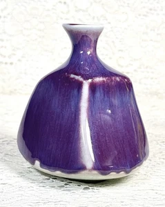 Mid Century Japanese Pottery Bud Vase Purple Red & Blue Iridescent Glaze 4.5” - Picture 1 of 8