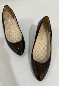 Tacchi con zeppa Cole Haan Tali Luxe tartaruga vernice pelle taglia 9 B marrone a punta - Foto 1 di 10