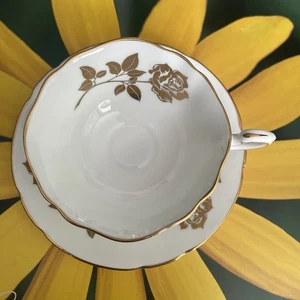 Vintage Paragon Made For Beauty Counsellors Of Canada Gold Rose Tea Cup & Saucer - Picture 1 of 14