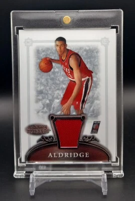 Camiseta deportiva roja usada Bowman Sterling #60 LaMarcus Aldridge Rookie RC 2006-07 Foto 1 de 2