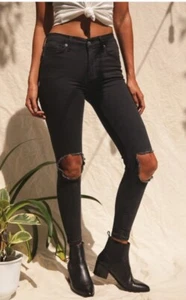 Pantalones de mezclilla elásticos de tiro alto Free People rodillas rasgadas negros talla 26 usados en excelente estado - Imagen 1 de 3
