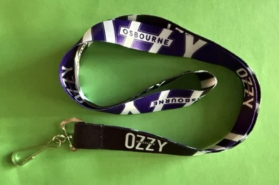 Cordón Ozzy Osbourne Back To The Beginning Festival negro y púrpura Foto 1 de 4