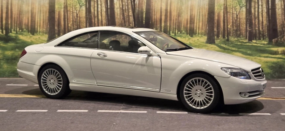 1:18 Autoart Mercedes-Benz CL-Klasse White Diecast Model **READ** - Image 1 of 4
