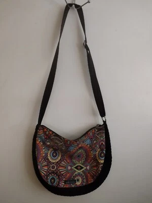 Bolsa de crochê Sacroots tiracolo Ryder Wanderlust lhama preta pendurada  - Imagem 1 de 4