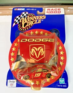 Casey Atwood #19 NASCAR 1:64 Dodge Winners Circle Race Hood Diecast S39 - Imagen 1 de 9