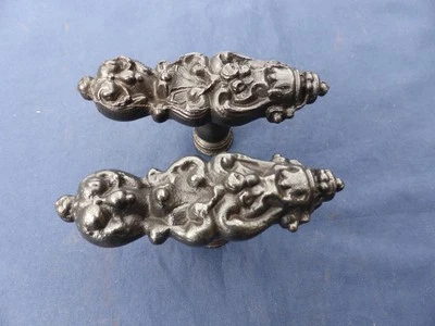 2 Poignées ancienne fonte décoré Pour carré de 7 Largeur 10,4 cm Porte - Photo 1/4