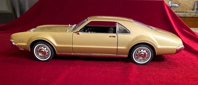 Vintage   Oldsmobile Toronado Metal Model Car Race Carousel Lot 159 - Image 1 of 4