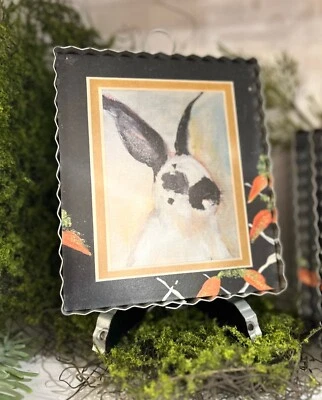 Mini estampado redondo de Pascua blanco y negro retrato conejito colección Foto 1 de 3