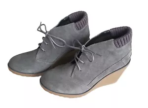 Women's LACOSTE Gray Suede Leren Ankle Wedge Booties Size 6 *NWOT* - Picture 1 of 6