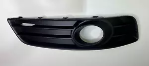 Audi A3 8P 08-12 RECHTS STOßSTANGE GRILL NEBELLICHT LÜNETTE NEU 8P0807682E9B9 - Bild 1 von 1
