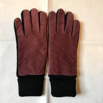 Guantes morados vintage de gamuza para dama. Recortes y puños elásticos negros Foto 1 de 4