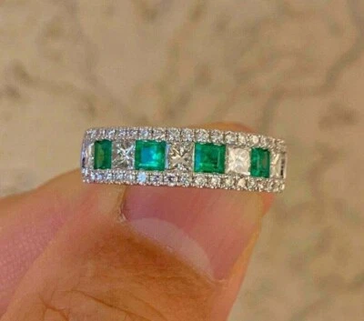 Alianza de boda esmeralda verde creada en laboratorio corte princesa de 3 quilates chapada en oro blanco de 14 quilates Foto 1 de 4