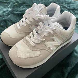 New Balance Unisex 574 Core, Style# WL574EVW, Size 6.5M, 8 W Color Grey White - Picture 1 of 9