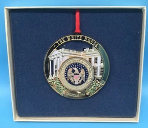 1996 adorno de Navidad de la Asociación Histórica de la Casa Blanca con caja y folleto - Imagen 1 de 5