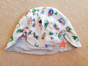 White Dinosaur Stars Reversible hat (1-2 years) Unisex - Joules - Picture 1 of 2
