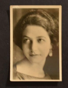 1928 National Types of Beauty #35 Sicily EX Tabak - Bild 1 von 2
