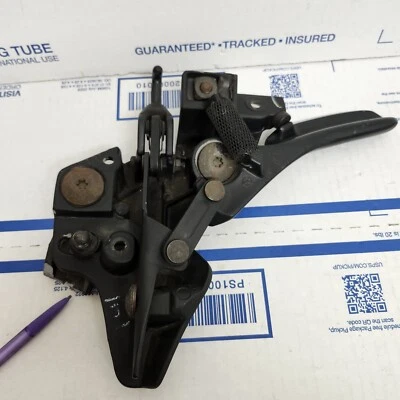 ✅96-06 Chrysler Sebring conductor izquierdo convertible manija de cierre superior OEM -PIEZAS- Foto 1 de 4