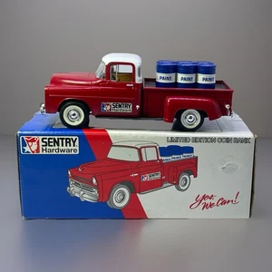 Dodge D100 Stepside Pickup 1957 Edizione Limitata Coin Bank. Ferramenta sentinella. - Foto 1 di 11