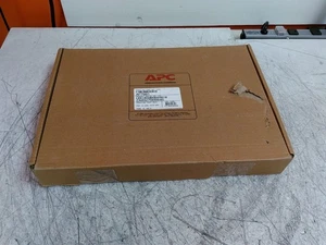 Nowy stojak APC AP7801 miernik 1U 20A 120V PDU uszczelnione pudełko - Zdjęcie 1 z 7