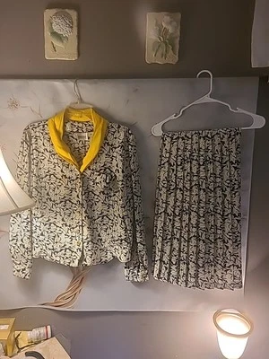 Traje Chaqueta Falda Plisada Leslie Fay 10 Azul Marino/Blanco/Amarillo Foto 1 de 3