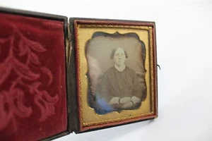 Daguerreotype Photograph Woman with Strabismus in Harp Floral Cover Antique - Picture 1 of 12