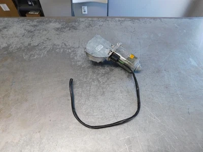 126 300SD 380SE 380SEL 500SEL WINDOW MOTOR LEFT FRONT 0130821018 - Image 1 of 3