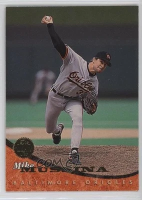 1994 Leaf Mike Mussina #105 HOF - Image 1 of 2