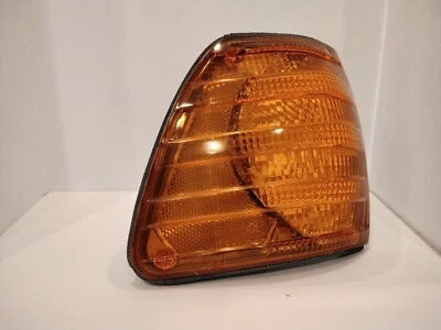 Luz marcadora esquerda Mercedes Benz W116 EUA / 280S 280SE 350SE 450SE 1305233005 - Imagem 1 de 4