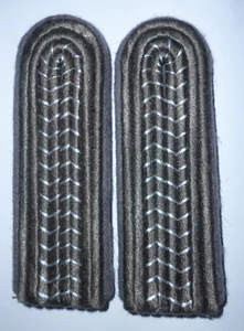 PAIR OF EAST GERMAN NVA SHOULDER BOARDS - Picture 1 of 1