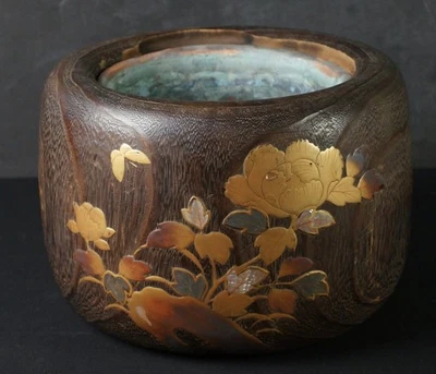 Maki-e Hibachi Japón Laca Madera Brazer 1900 Maki-e Floral Hervidor Calentador Foto 1 de 4