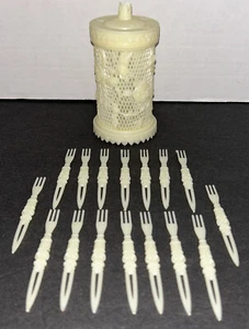 Vintage 5” pickle Appetizers Fork holder, Lid & 16 Forks 3.5” Plastic Great Cond - Picture 1 of 6