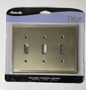 Cubierta de interruptor de luz de placa de pared de bronce cepillado línea Metro Amerelle Decor 3 palancas - Imagen 1 de 2