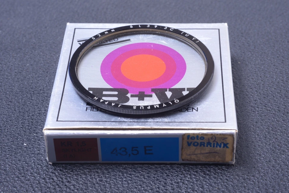 ✅ OLYMPUS UV SL39 3C 52MM FILTER GENUINE LENS OR CAMERA SCREW IN W/ BOX 113-3 - Image 1 of 2