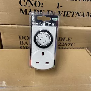 24 Hour Electric Mains Plug In Timer Switch Time Clock Socket UK 3 Pin Adapter - Picture 1 of 2