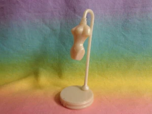 Maniquí de pie Polly Pocket o similar para casa de muñecas accesorio para hacer vestidos - Imagen 1 de 5