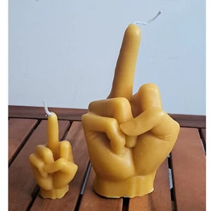 Kerze "F..k You" Mittelfinger (klein und xxl) aus Bienenwachs, Bienenwachskerze - Bild 1 von 10