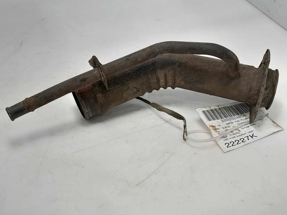 Conjunto de tubo de cuello de llenado de combustible Chevy Suburban 1992-1997 OEM 15712148 Foto 1 de 4