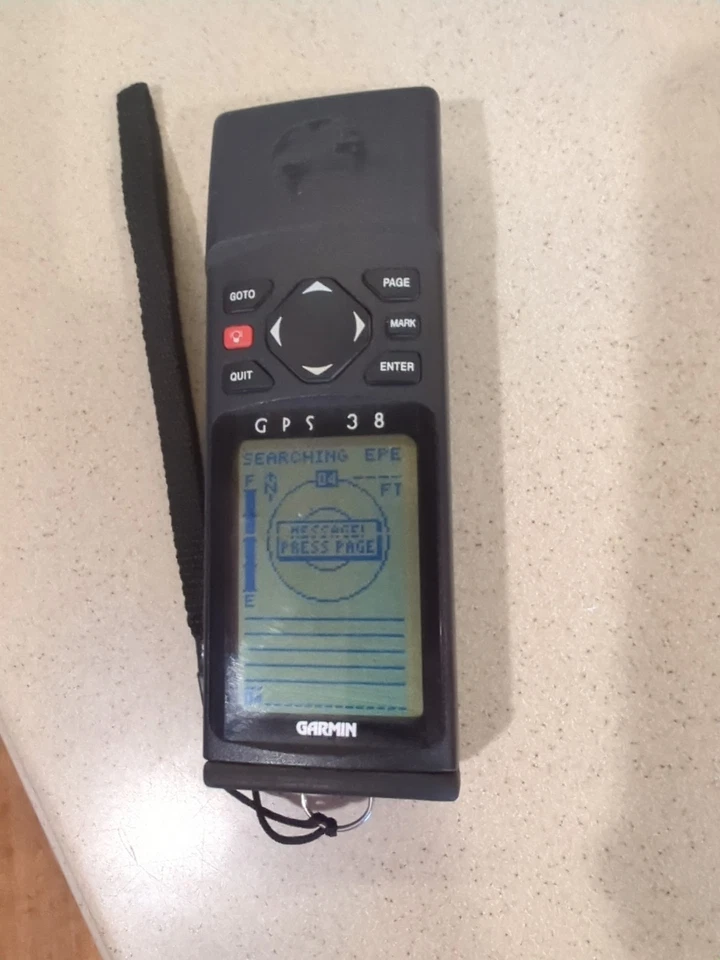 GARMIN GPS 38 Handheld Personal Navigator -tested- Working - Image 1 of 2
