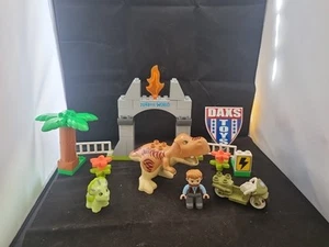 Lego Duplo Jurassic World Tyrannosaurus Rex & Triceratops Dino Breakout 10939 - Imagen 1 de 6