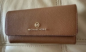 New MICHAEL KORS JET SET TRAVEL LARGE TRIFOLD Leather WALLET BROWN LUGGAGE - Picture 1 of 7