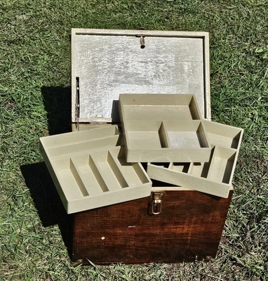 Caja de aparejos de madera antigua vintage con bandeja, carretes Victrola de madera Michigan Detroit  Foto 1 de 4