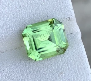 VS 4.17 CT Natural Green Peridot Gemstone Emerald Cut From Pakistan - Picture 1 of 2
