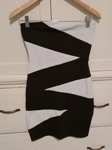 Charlotte Russe Mini Vestido Corto Sin Tirantes en Blanco y Negro - Talla Pequeña - Imagen 1 de 5