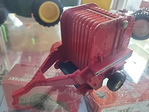 1/32 International 2400 Round Baler No Box Displayed - Picture 1 of 9