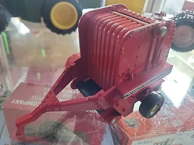 1/32 International 2400 Round Baler No Box Displayed - Image 1 of 4