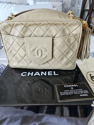 Auténtico bolso acolchado vintage para cámara Chanel correa para el hombro de doble cadena Foto 1 de 4