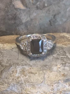 Damen Ring Gr 60 in Silber Schwarzer Stein mit vielen Zirkonias geziert elegant - Bild 1 von 4