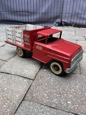 Camión de estacas Tonka Farms: vintage 1962: rojo con estacas rojas Foto 1 de 4