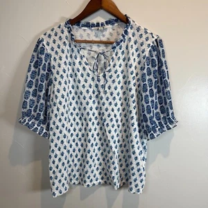 Top floral azul y blanco Lucky Brand para mujer talla grande boho campesino cuello corbata - Imagen 1 de 15